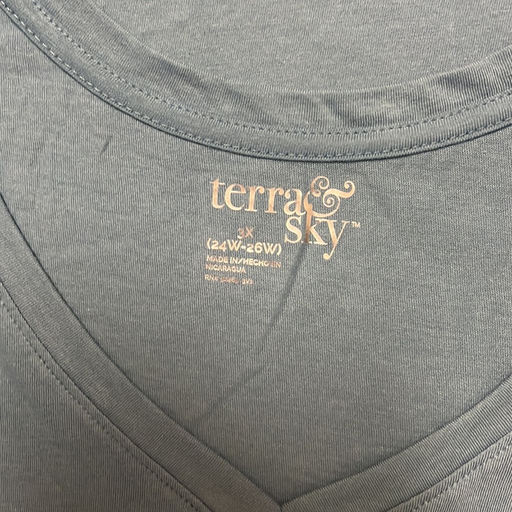 3X SUPER SOFT & COMFORTABLE TOP! NWOT!π - Picture 3 of 4